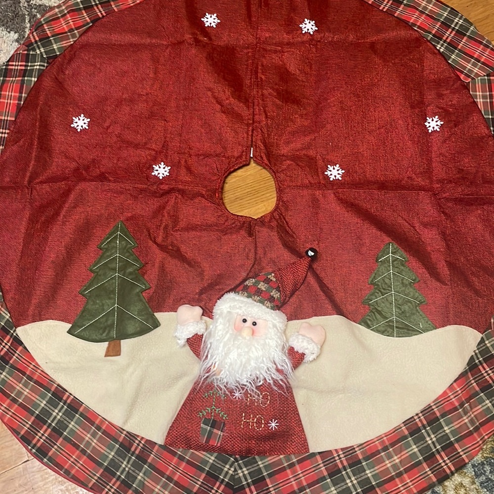 MWT tree skirt